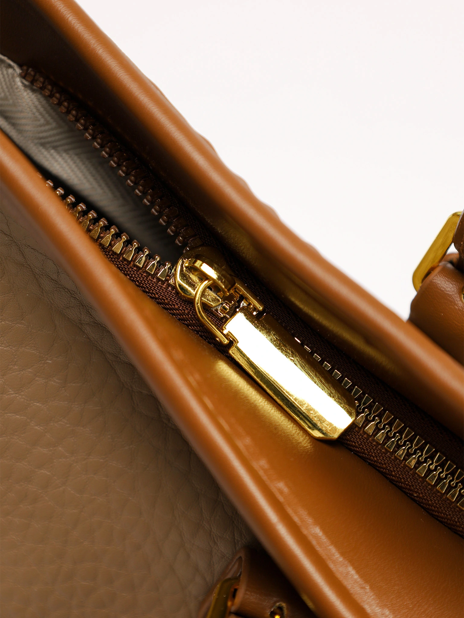 Сумка-тоут с ключницей в ассортименте